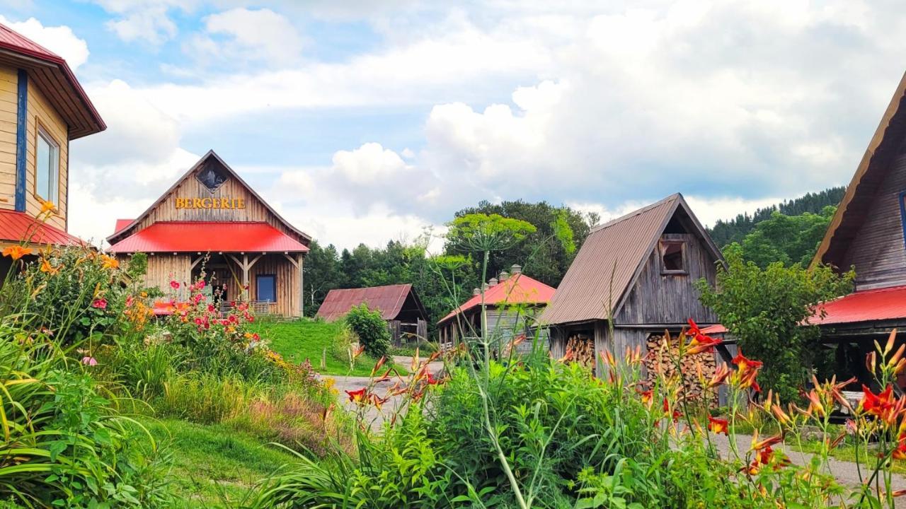 La Vieille Ferme ; l'Écogîte un loft campagnard Saint-Fulgence Exterior foto